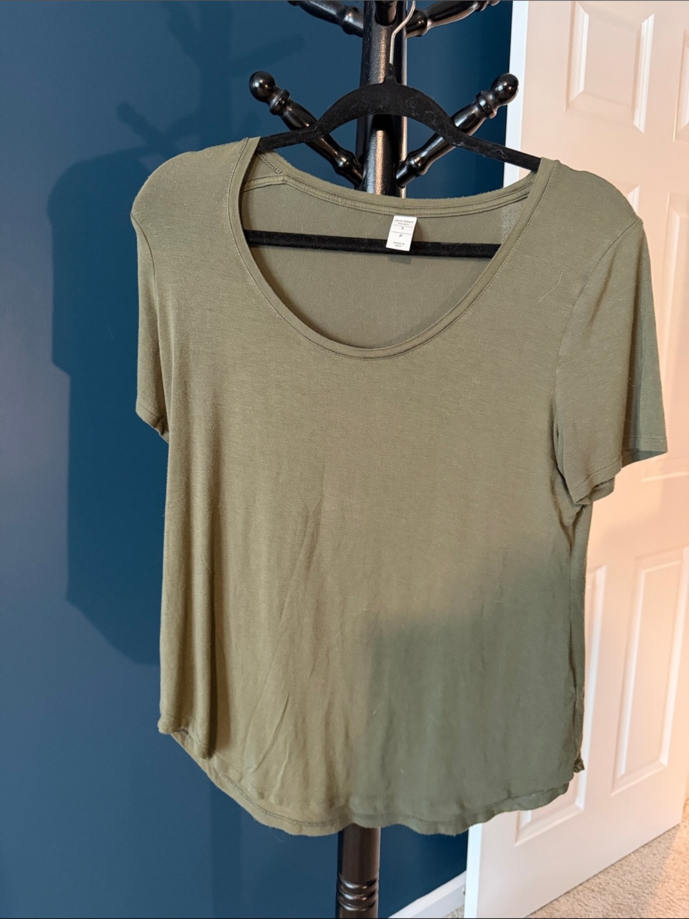 Old Navy Olive Scoop Neck Short Sleeve Tee